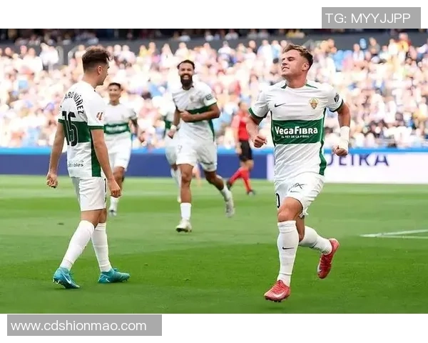 西甲焦点战：多特蒙德与波尔图互交白卷争议判罚引发全场热议