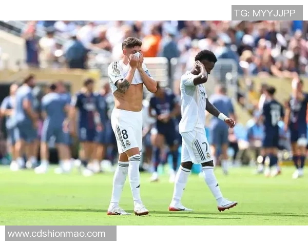 英超激战：皇马大胜莱比锡红牌事件引发全场热议与争议